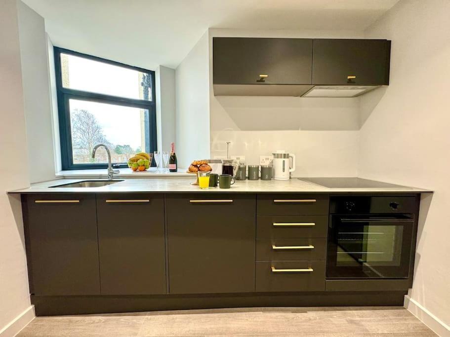Bournemouth Getaway: 3Br Apartment Near Beach 外观 照片
