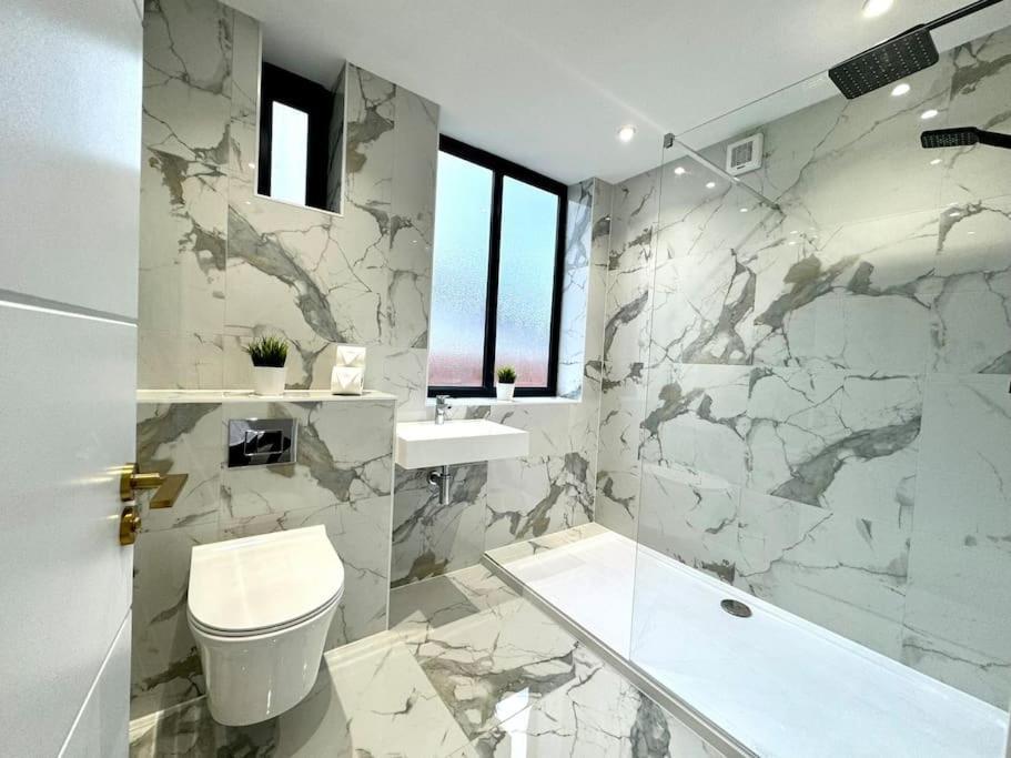 Bournemouth Getaway: 3Br Apartment Near Beach 外观 照片